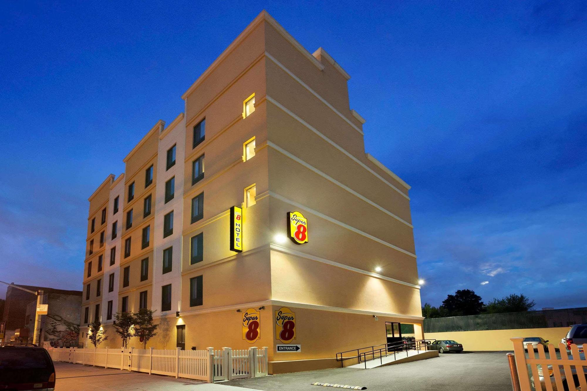 Super 8 Bronx Hotel New York Exterior photo